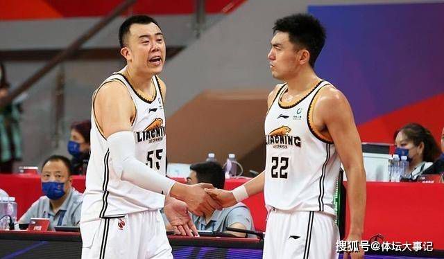 所有人都在等着这一句话，他们虽然推测今天宋氏集团应该会公布新任董事长，但这件事必须要从宋氏集团董事会的口中说出来才全是证据确凿。